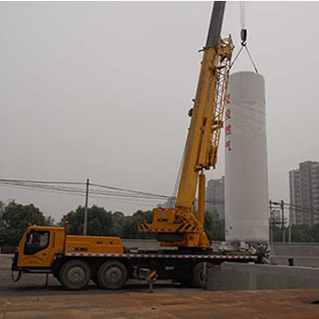 南昌經開區(qū)70噸吊車出租現場